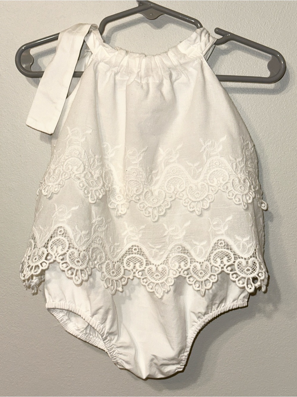 EUC Baby Girl Lace Romper in Size 6-9 months - Picture 3 of 9